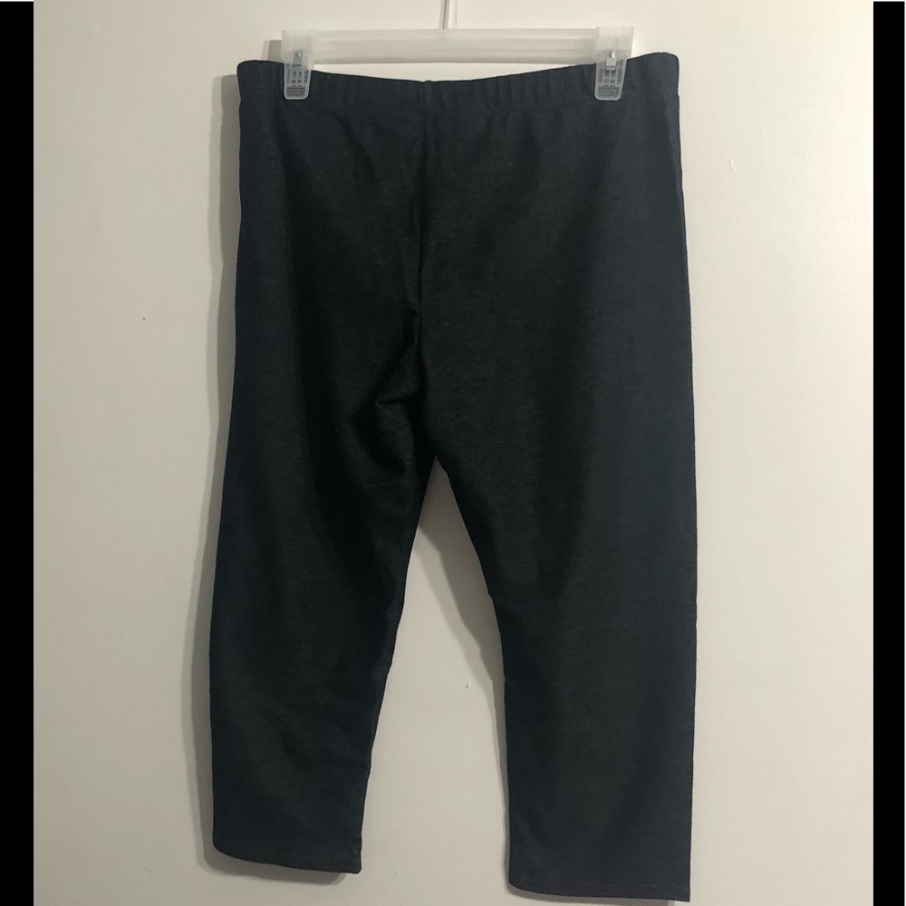 Capri leggings dark blue pull over lightweight stretchy. Size L(11-13)